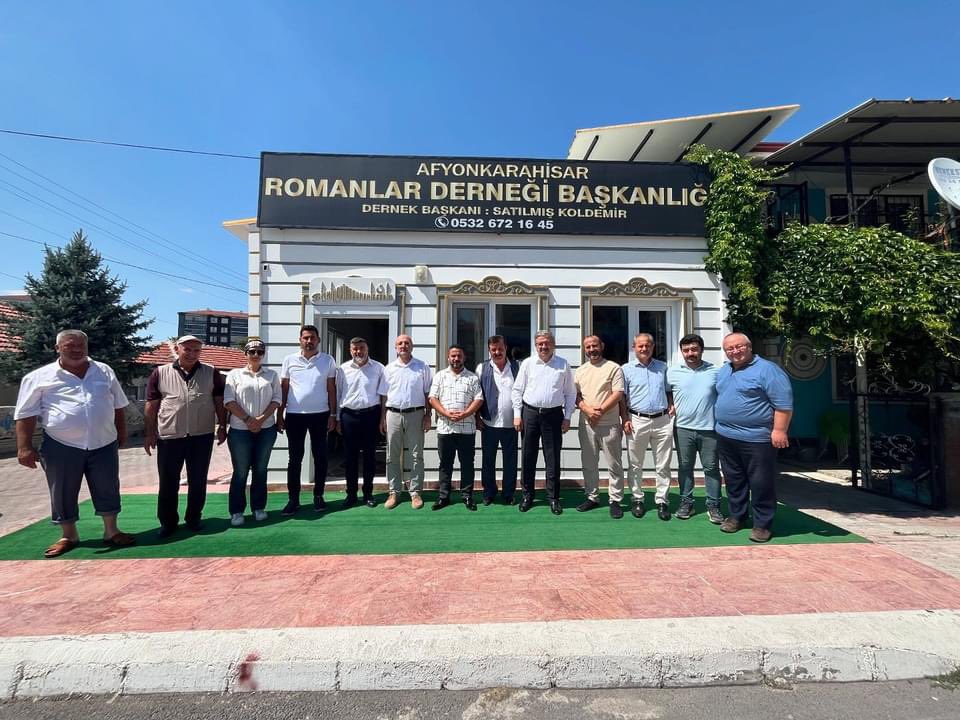 AK Parti Afyonkarahisar İl Teşkilatı Romanlar Derneği'ni Ziyaret Etti