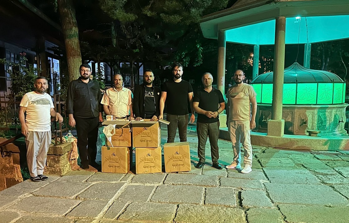 AK Parti Afyonkarahisar İl Yönetimi'nden Mevlid Kandili'nde Kandil Simidi İkramı