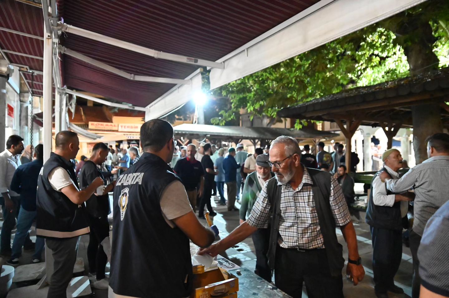 Emirdağ Belediyesi’nden Mevlid Kandili'nde Süt İkramı