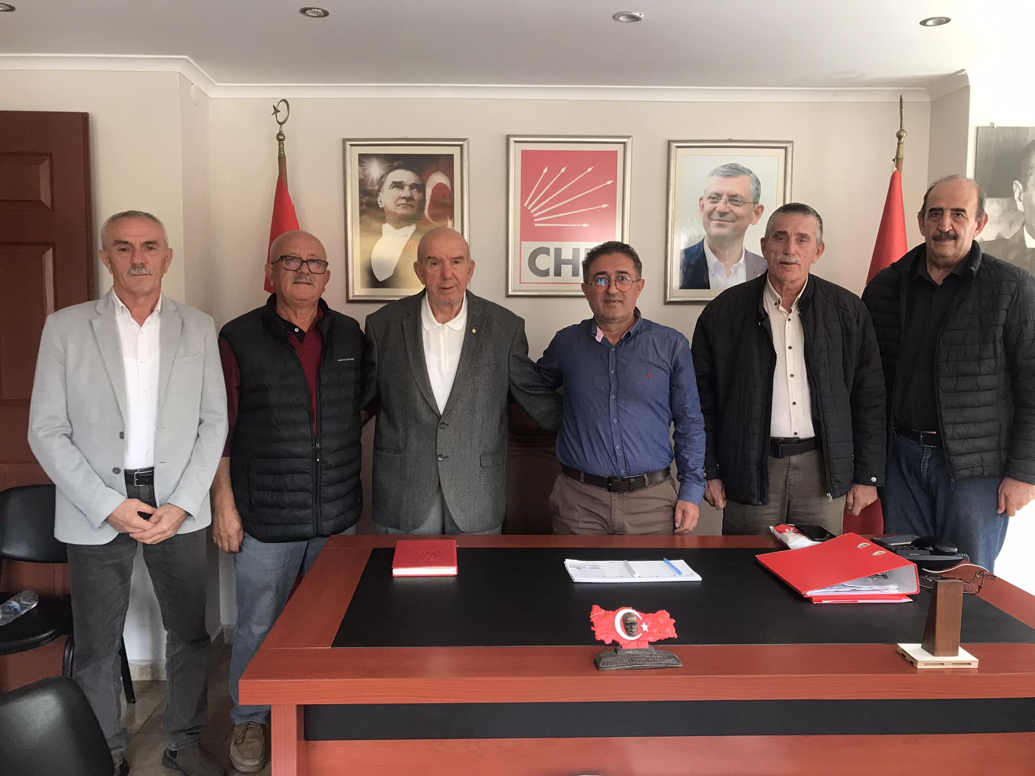 Birleşik Emekliler Sendikası (BES) Bandırma Temsilcileri CHP Bandırma İlçe Örgütü'nü Ziyaret Etti