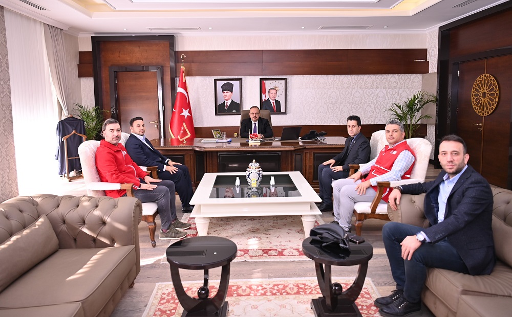 Türk Kızılay Derneği Aydın Şubesi Başkanı Sefa Şık, Valimiz Yakup Canbolat'ı Ziyaret Etti