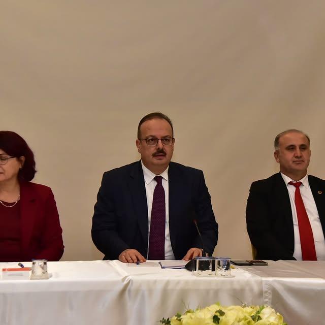 Aydın Valisi, İl Emniyet Müdürü ve İl Jandarma Komutanı İncirliova'da Muhtarlarla Bir Araya Geldi