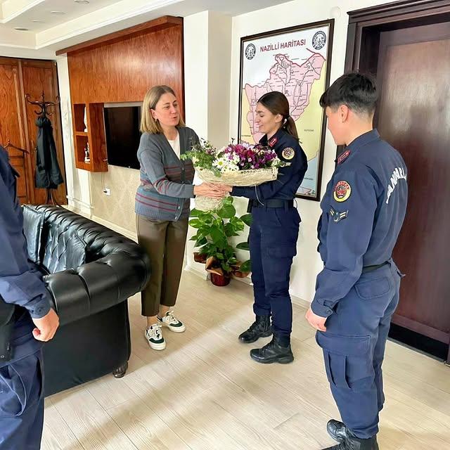 Nazilli Kaymakamı, Jandarma Komutanı ve Personeli ile Dünya Kadınlar Günü Kutlandı