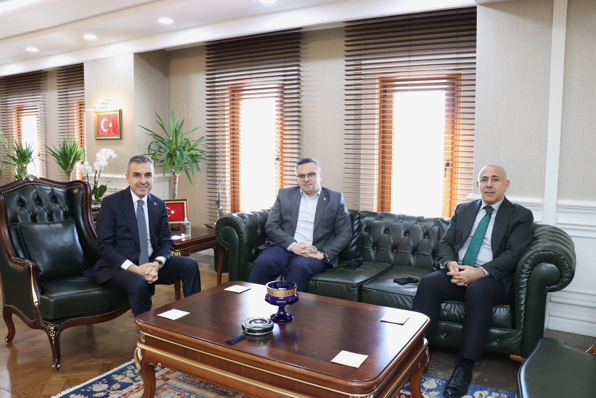 Erdek Kaymakamı Atakan Atasoy'a Meslek Büyüklerinin Ziyaretleri ve Teşekkür Mesajı