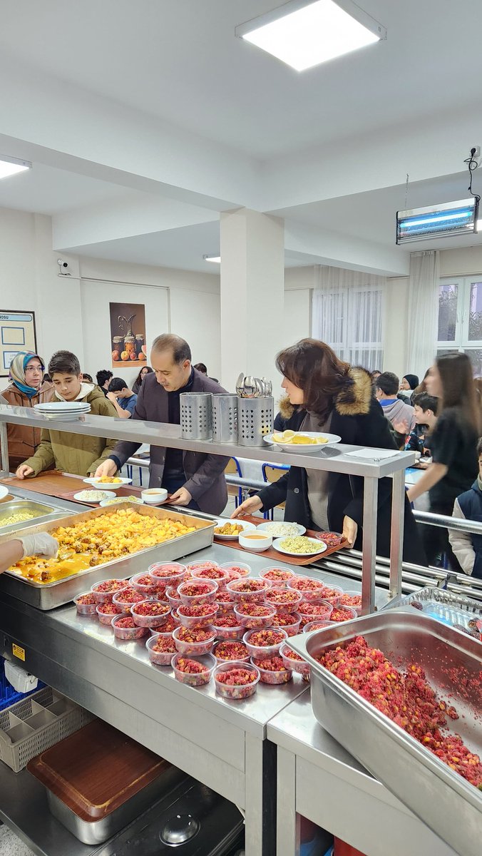 Kaymakam Engin Aksakal, Enerjisa Bandırma Fen Lisesi Öğrencileriyle İftar Yemeğinde Bir Araya Geldi
