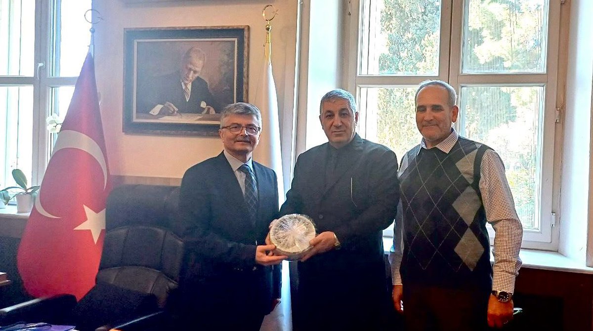 İzmir Ticaret Odası'ndaki Üyemiz Mehmet Şahin Çakan, Ege Üniversitesi'nde Rektör Yardımcısı Prof. Dr. Mehmet Ersan ve İzmir Bölgesi Su Ürünleri Kooperatifler Birliği Başkanı İbrahim Güven ile görüşme