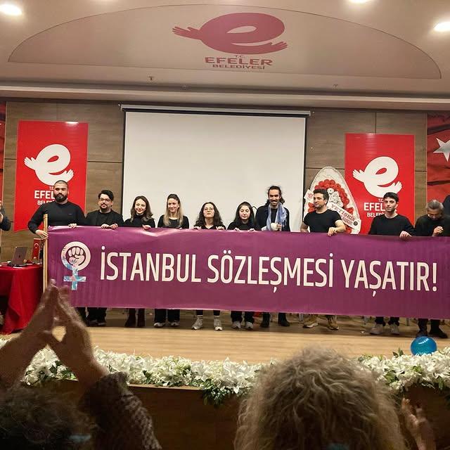 Efeler Kadın Kolları, 8 Mart Etkinliklerinde Özel Tiyatro Gösterisi Sunuldu