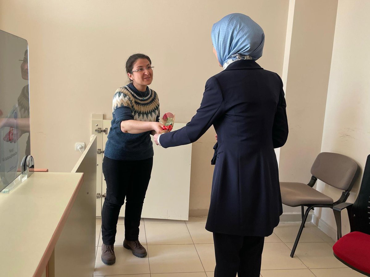 Kaymakam, Kurumlarda Görevli Kadın Personeli Ziyaretiyle 8 Mart Dünya Kadınlar Gününü Kutladı