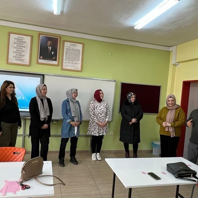Burhaniye'de Maarif Modeli Ebeveyn Okulu Kursları Başladı