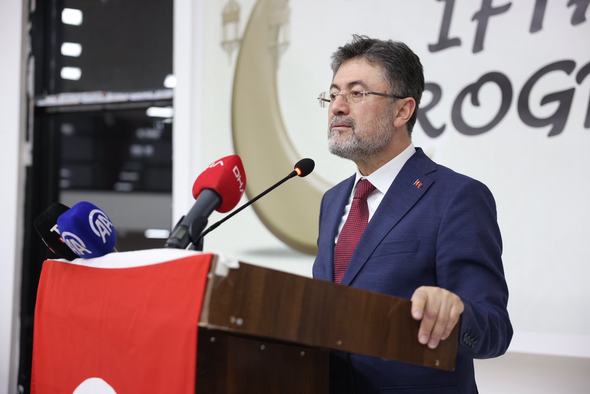 Tarım ve Orman Bakanı Yumaklı, Hakkari'de İftar Yaptı