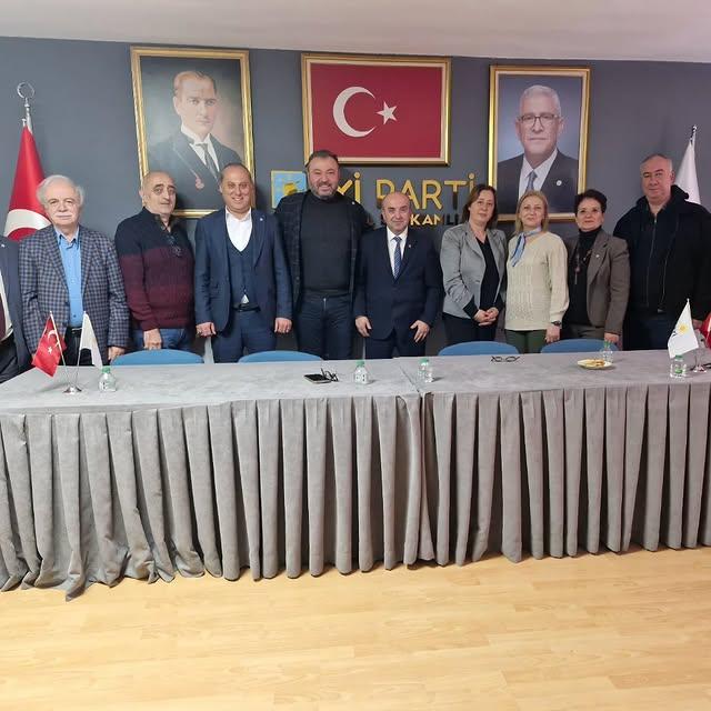 Ertuğrul Kalfat, İyi Parti Balıkesir İl Başkanlığını Ziyaret Etti
