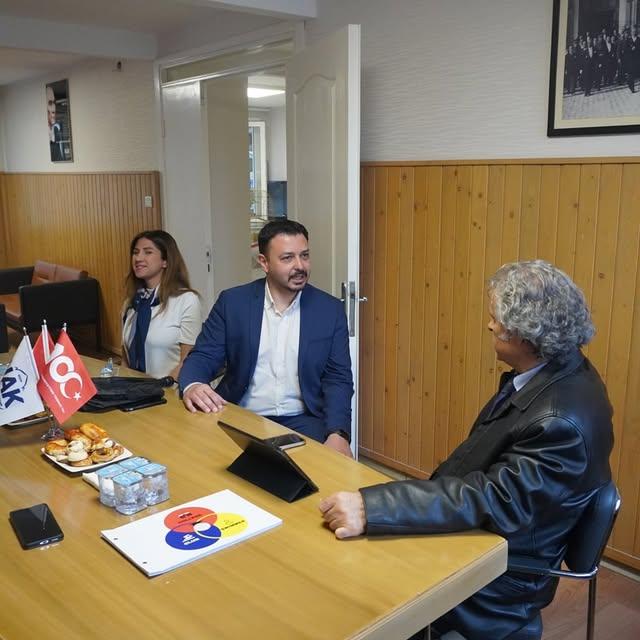 Kuşadası Kaymakamı, Buzadam Yüzme Kulübünü Ziyaret Etti