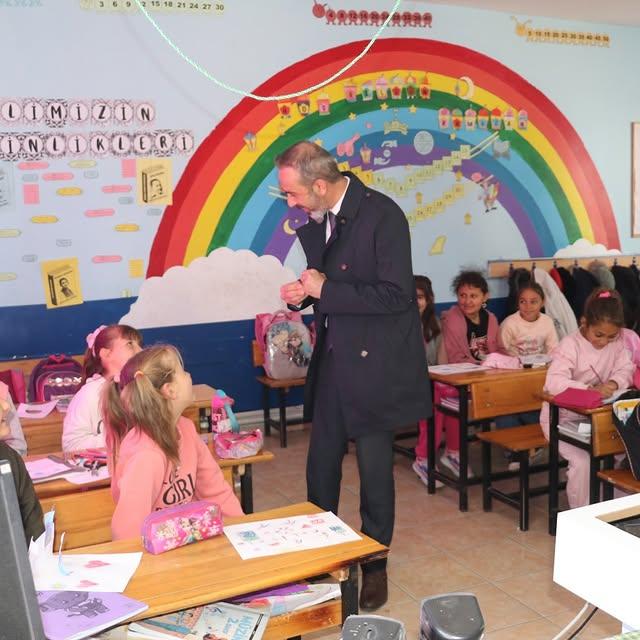 Şuhut Kaymakamı ve Milli Eğitim Müdürü Senir İlkokulu ve Ortapınar Şehit Muammer Çanta İlkokulunu Ziyaret Etti