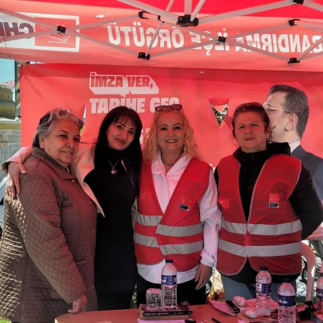 Bandırma'da CHP Kadın Kolları İmza Toplama Kampanyası Devam Ediyor