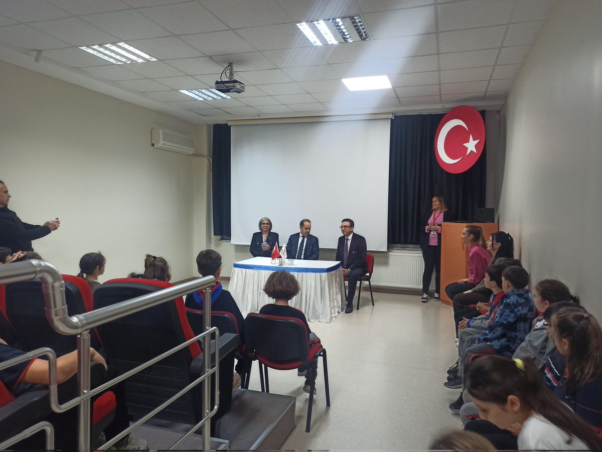 Bandırma Kaymakamı ve İlçe Milli Eğitim Müdürü Bahçeşehir Koleji’ni Ziyaret Etti