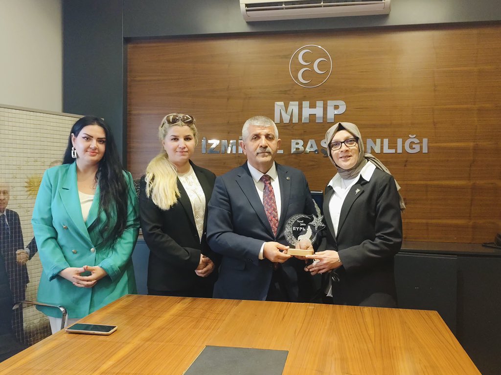 TÜRKAV Kadın Kolları, MHP İzmir İl Başkanlığını Ziyaret Etti