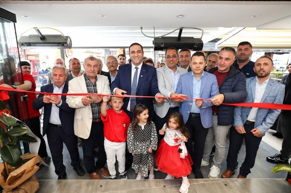 İzmir Narlıdere'de Yeni İşletme Açıldı: Cicix Kömürde Sandviç Kapılarını Açtı