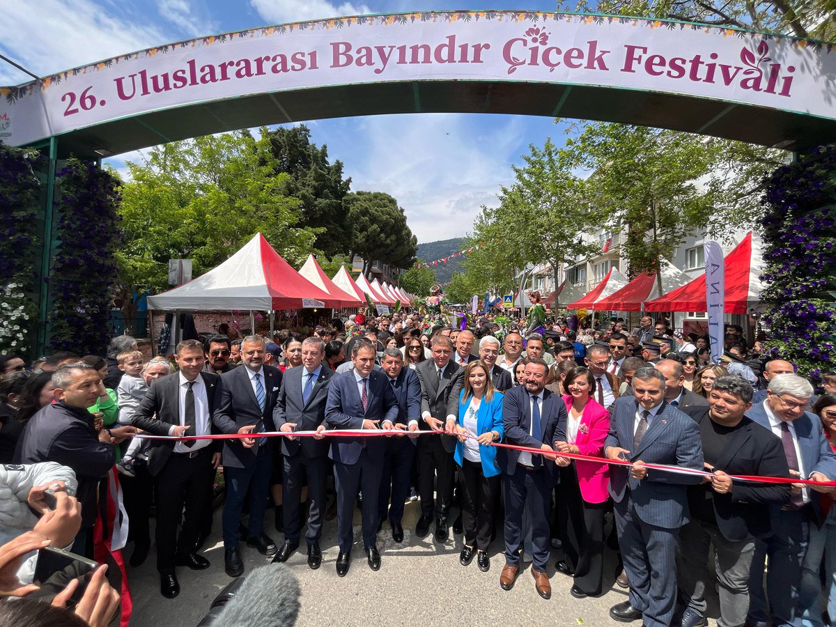 Bayındır'da 26. Uluslararası Çiçek Festivali Başladı