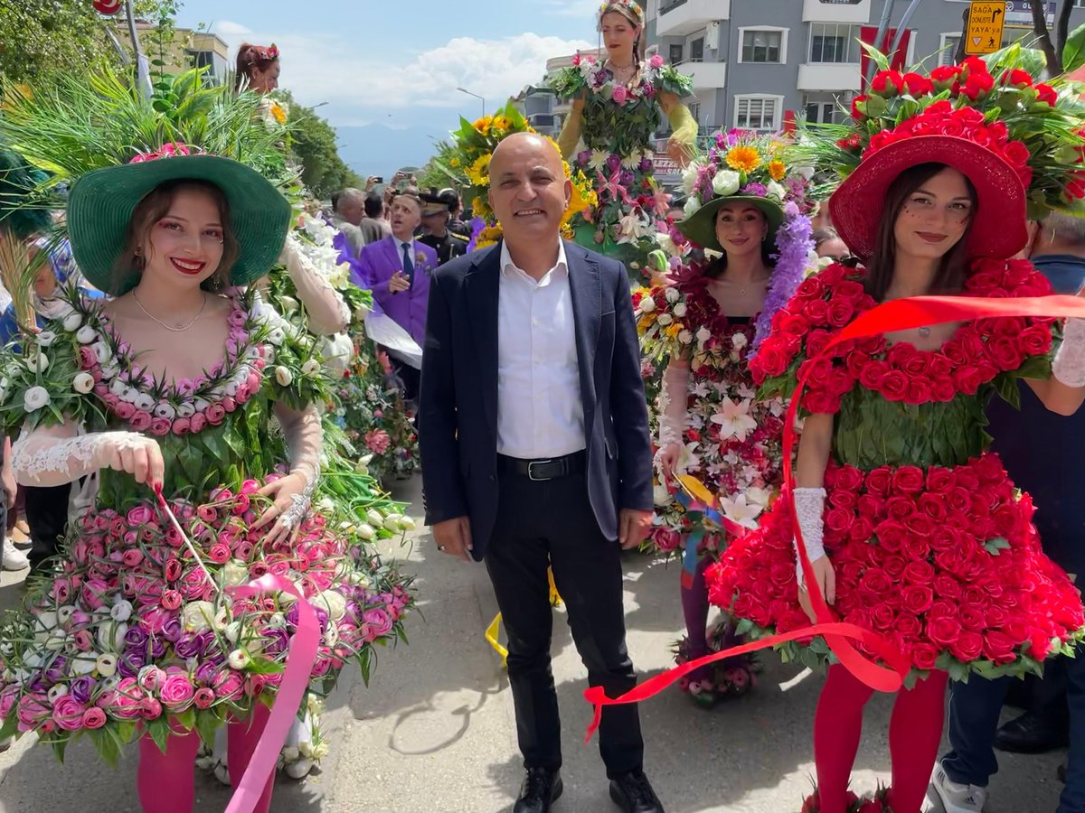 CHP'li Vekil Polat, Bayındır'da Çiçek Festivali Açılışına Katıldı