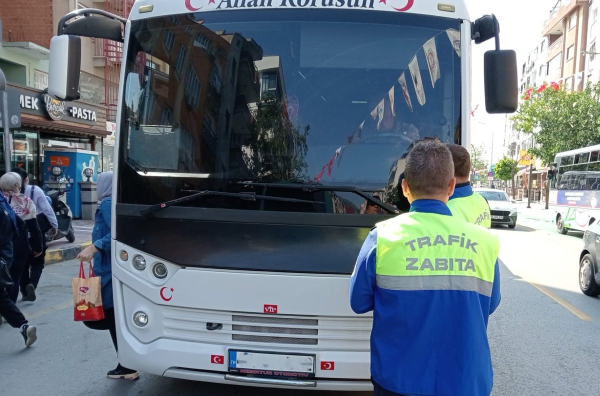 Manisa'da Servis Araçları Denetimi: Korsan Taşımacılığa Karşı Mücadele Sürüyor
