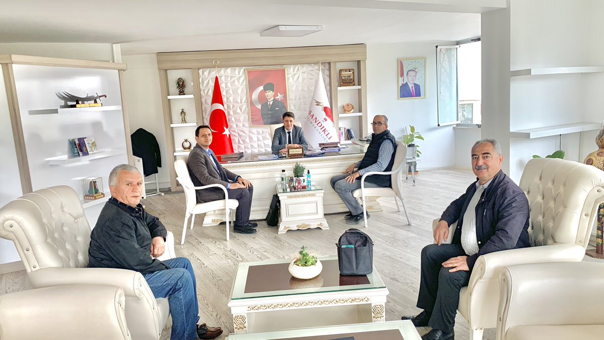 Sandıklı'da Köy Muhtarı ve Dernek Heyeti Kaymakamı Ziyaret Etti