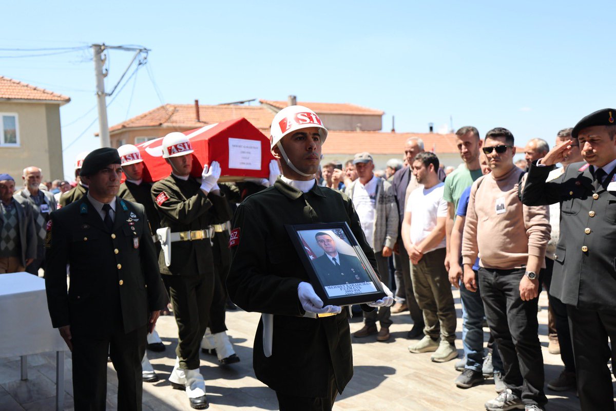 Şehzadeler Belediye Başkanı, Şırnak'ta Şehit Olan Manisalı Piyade Uzman Çavuş'un Cenaze Törenine Katıldı
