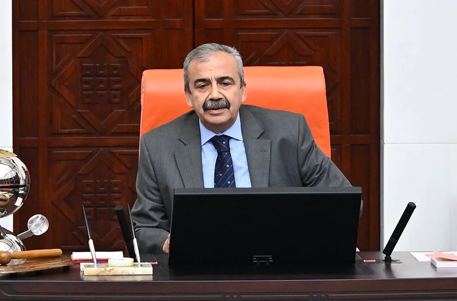 TBMM Eski Başkanvekili Sırrı Süreyya Önder Hayatını Kaybetti