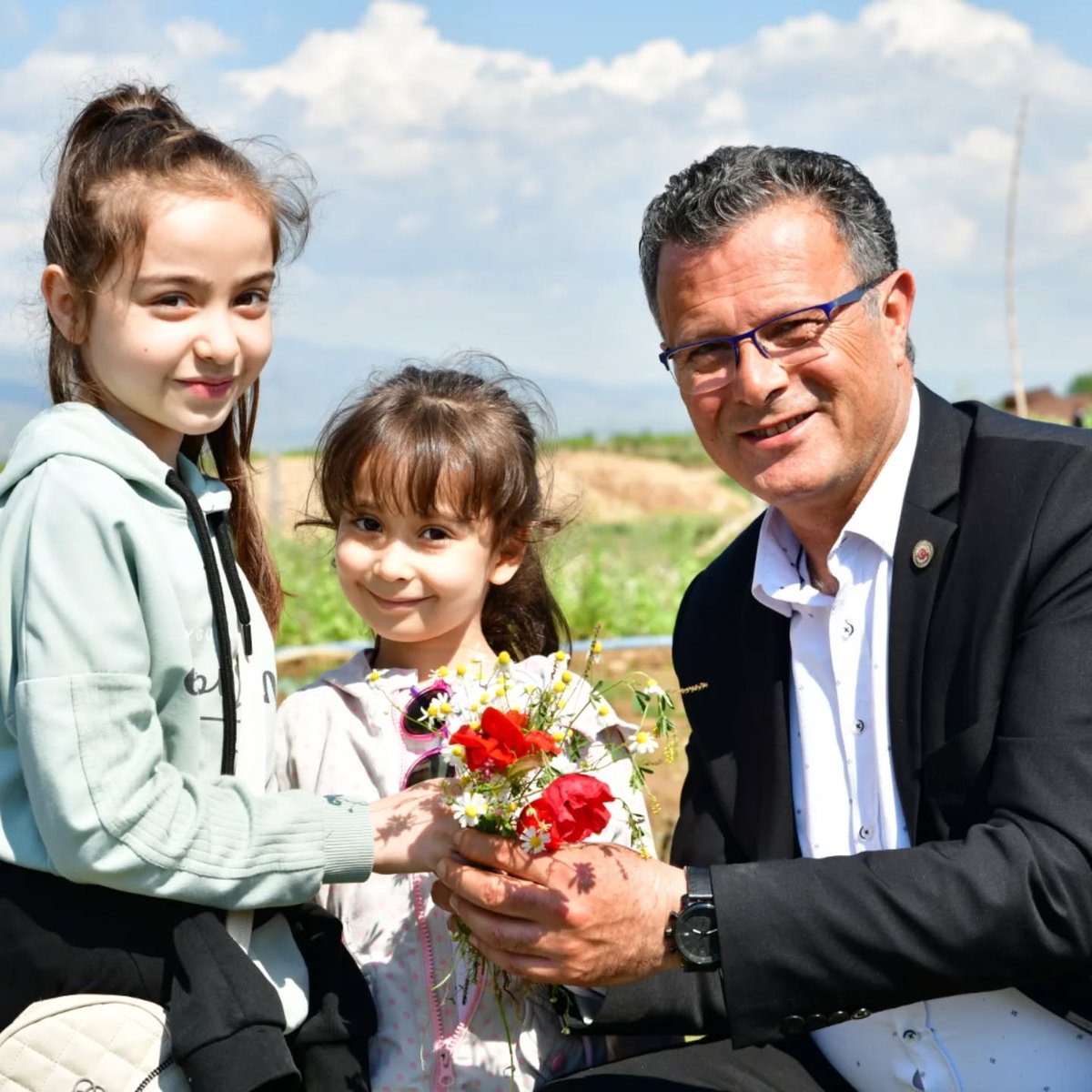 Alaşehir Belediye Başkanı Öküzcüoğlu, Piyadeler Mahallesi'nde Kız Çocuklarıyla Bir Araya Geldi
