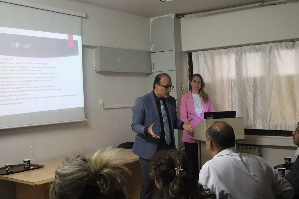 İzmir Atatürk Eğitim ve Araştırma Hastanesi'nde Klinik Veri Değerlendirme Toplantısı Yapıldı