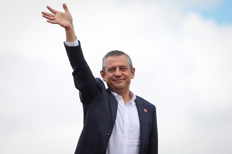 CHP Lideri Özgür Özel'e Saldırıya Tepkiler: Kutuplaşma Eleştirileri