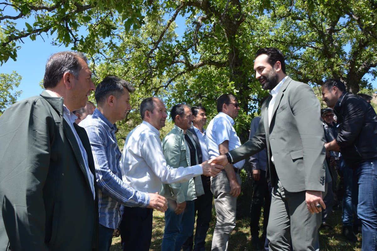 AK Parti Milletvekili Arınç, Manisa'nın Demirci İlçesi'nde Köy Ziyareti Gerçekleştirdi