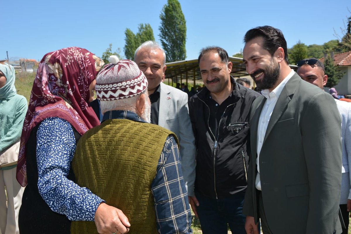 AK Parti Milletvekili Arınç, Durhasan'da Köy Hayrına Katıldı
