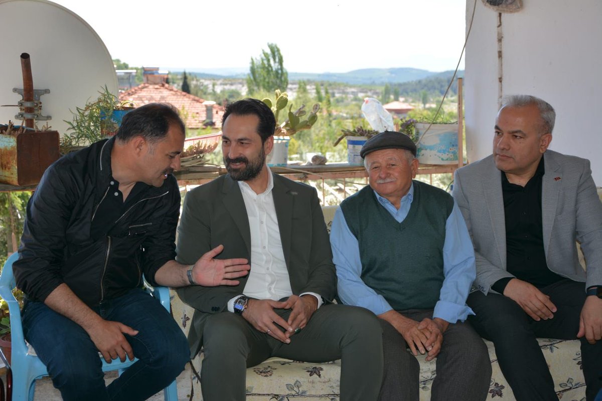 AK Parti Milletvekili Arınç, Şehit Dönertaş'ın Baba Ocağını Ziyaret Etti