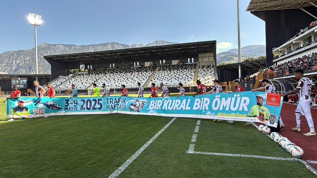 Manisa'da Futbol Maçıyla Trafik Bilinci Etkinliği