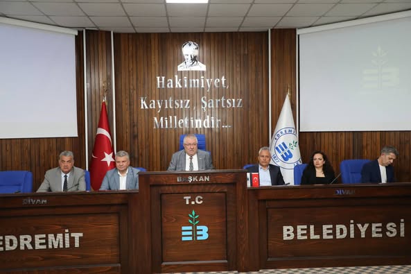 Edremit Belediyesi, Mahalle Muhtarlarıyla Aylık Değerlendirme Toplantısı Yaptı
