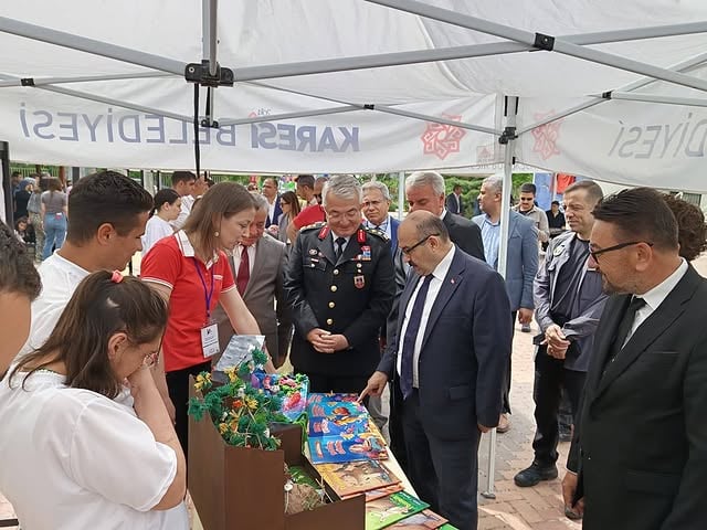 Balıkesir Karesi'de TÜBİTAK Bilim Fuarı: Özel Eğitim Öğrencileri Bilimle Parlıyor
