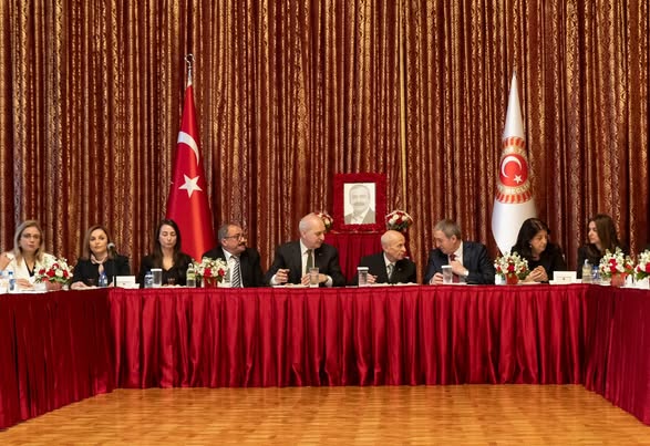 Devlet Bahçeli, Sırrı Süreyya Önder'in Taziye Törenine Katıldı