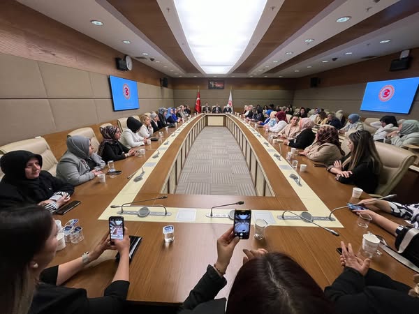 AK Parti Afyonkarahisar Vekilleri, İl Kadın ve Gençlik Kolları ile TBMM'de Buluştu