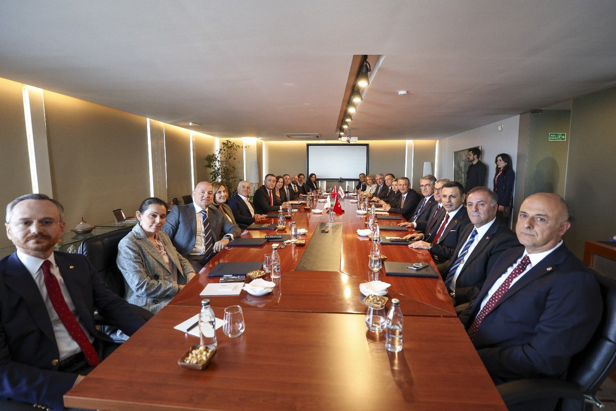 İyi Parti Milletvekili Özlale, İş Dünyası ve Gençlerle Buluştu
