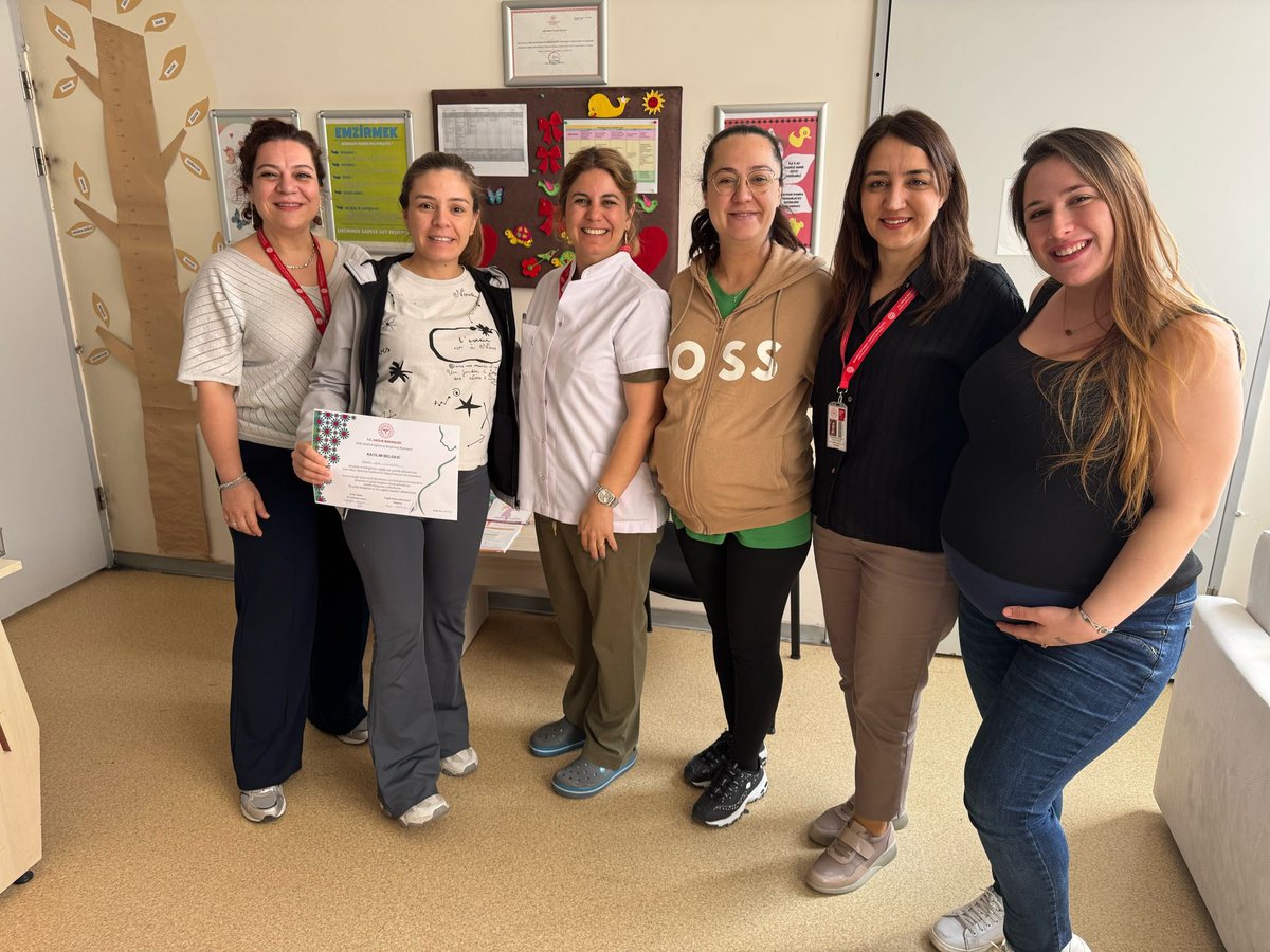 İzmir Atatürk Eğitim ve Araştırma Hastanesi'nde Gebeler İçin Eğitim Programı Tamamlandı