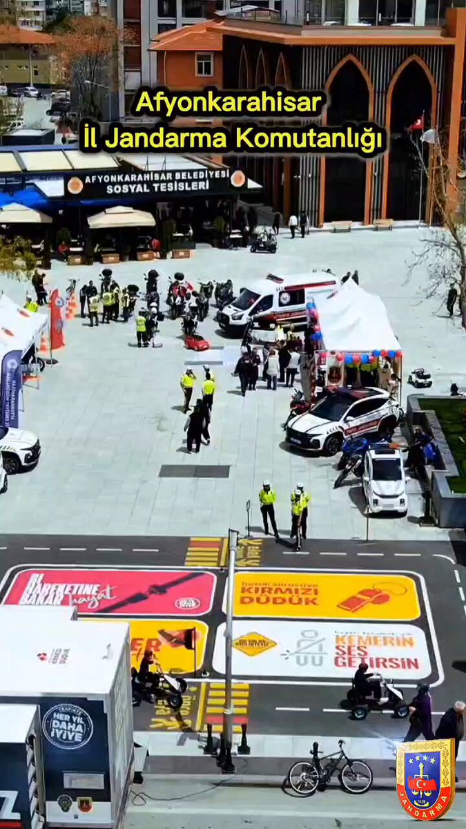 Afyonkarahisar'da Trafik Haftası Etkinlikleri Valinin Ziyaretiyle Yoğunlaştı