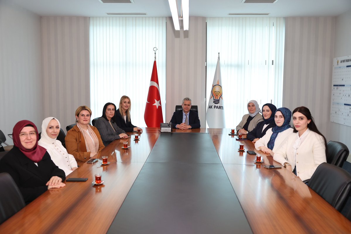 AK Parti Kadın Kolları Başkanları, Genel Başkan Yardımcısı Yalçın'ı Ziyaret Etti