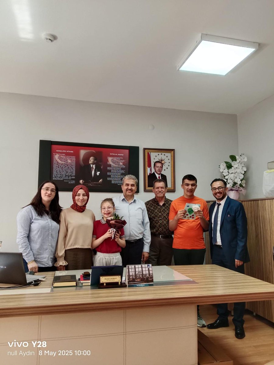 İncirliova'da Özel Eğitim Öğrencilerinden İlçe Milli Eğitim Müdürü'ne Anneler Günü Ziyareti