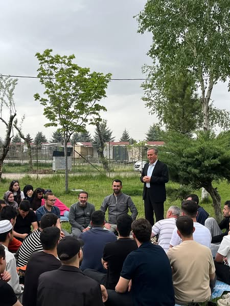 Afyonkarahisar'da Diyanet Gençlik Merkezi, Sınav Öncesi Piknikle Gençlere Moral Verdi