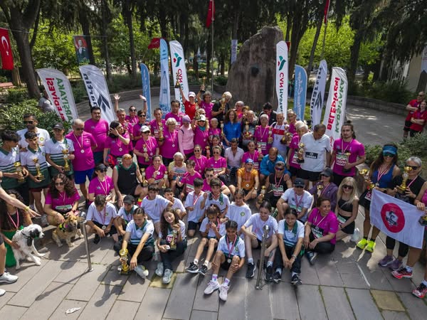 Karşıyaka Belediyesi'nin Zübeyde Hanım Koşusu 36. Kez Düzenlendi