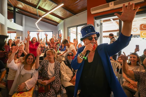 İzmir Buca Belediyesi, Anneler Günü'nde Anneleri Neşelendirdi