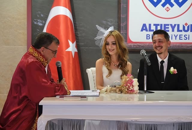 Hakan Şehirli, Altıeylül'de Gülçin ve Kaan'ın Nikahını Kıydı