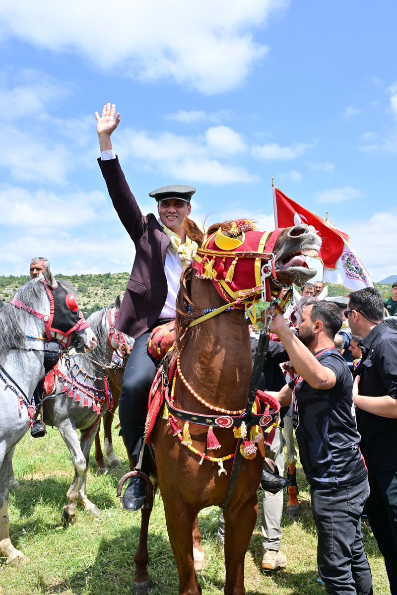 Manisa Büyükşehir Belediye Başkanı Zeyrek, Akhisar Yörükler ve Türkmenler Derneği'nin Şölenine Katıldı