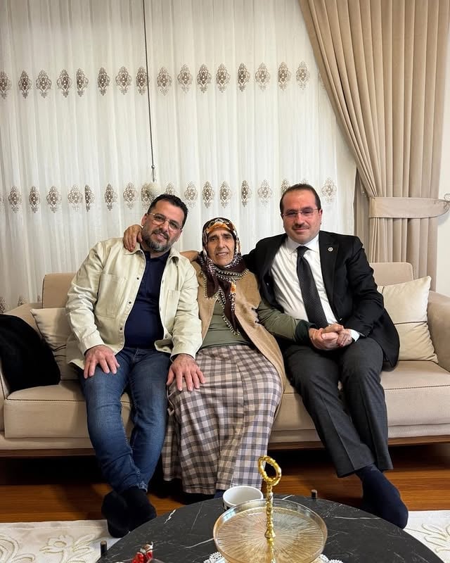 Ak Parti Milletvekili Kırkpınar, Anneleri Kutladı