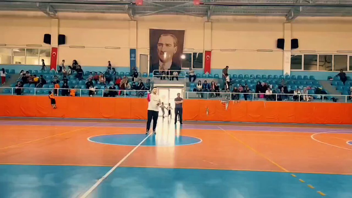 Kırkağaç'ta Minikler Geleneksel Çocuk Oyunlarıyla Bayram Coşkusunu Yaşadı